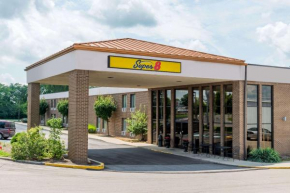  Super 8 by Wyndham Miamisburg Dayton S Area OH  Майамисберг